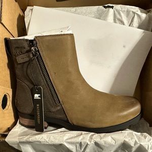 Sorel – Emelie Waterproof Zip Bootie
MAJOR / 7.5